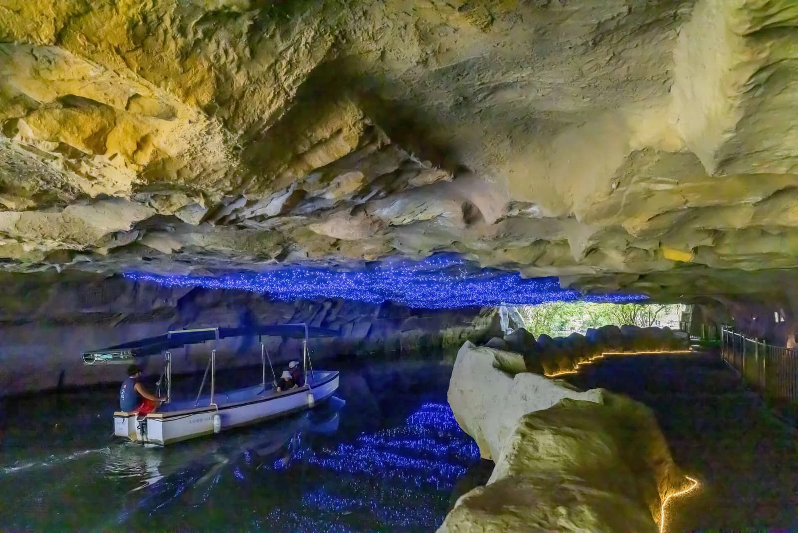 ภาพสถานที่จริง Ecoark ทางการของอี๋หลาน:ทางน้ำลึกลับ · 生態綠舟園內電動船 · เรือไฟฟ้าในสวน