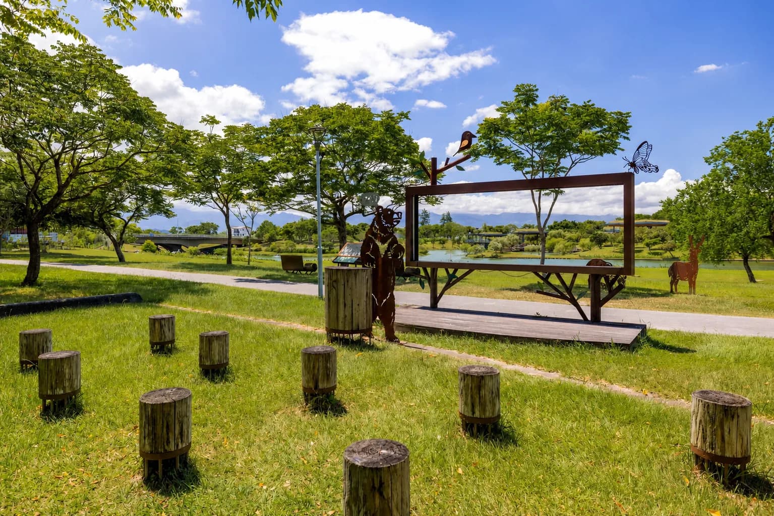 Feuchtgebiet und Ufervegetation im Dongshan River Ecoark