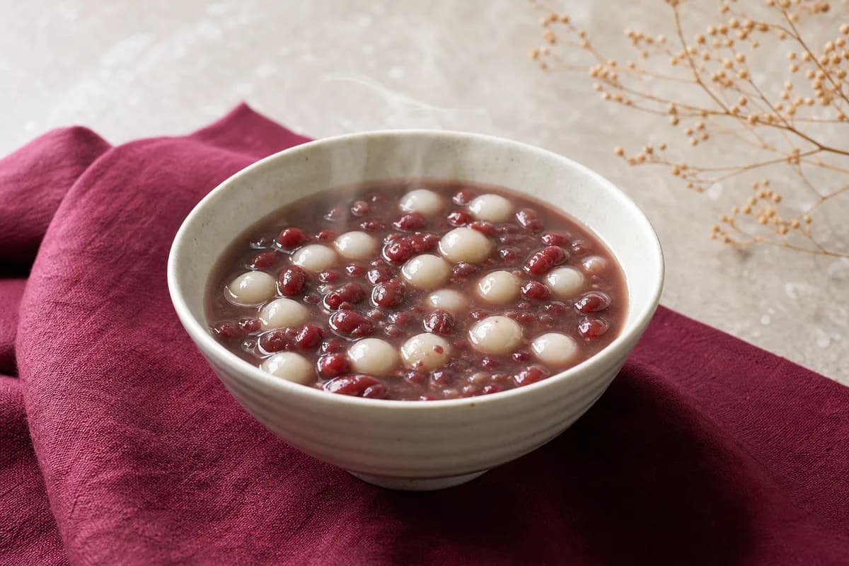 Luodong Red Bean Tangyuan · 羅東紅豆湯圓 — red-bean soup with tangyuan — ilustrasi makanan