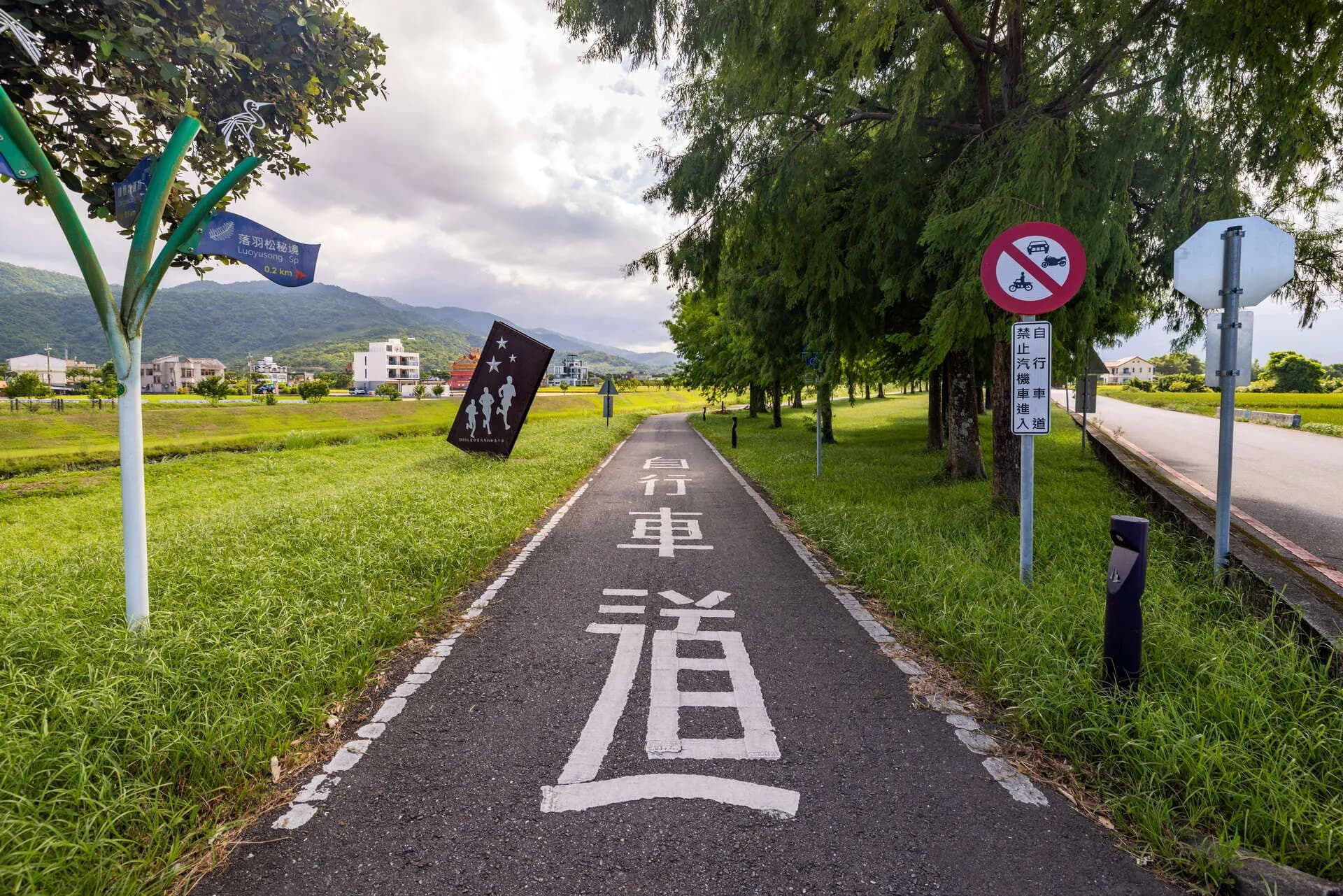 Radweg am Fluss · Ufer des Annong-Flusses
