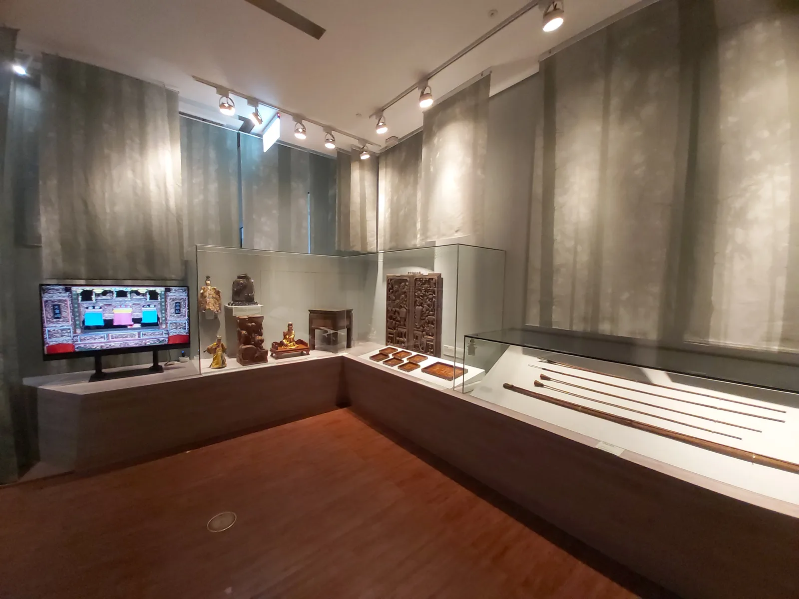 ตู้จัดแสดงงานฝีมือภายใน Exhibition Hall