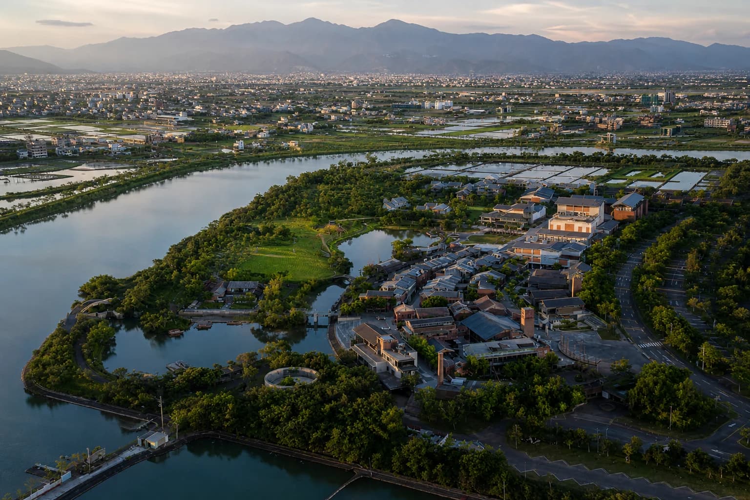 Parque de Artes Tradicionales de Yilan (宜蘭傳藝園區): orientación aérea del parque y el Dongshan River